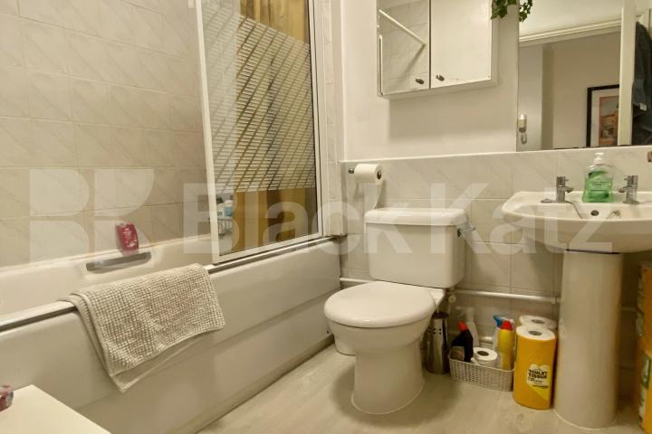 Charming Apartment in the Heart of Pimlico Alderney Street, Pimlico